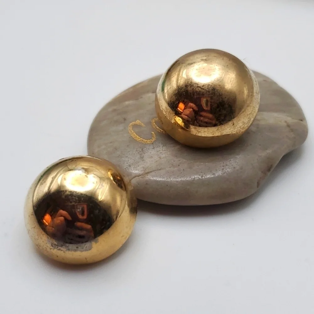 Clip on gold tone saucer‎ bulb earrings E118